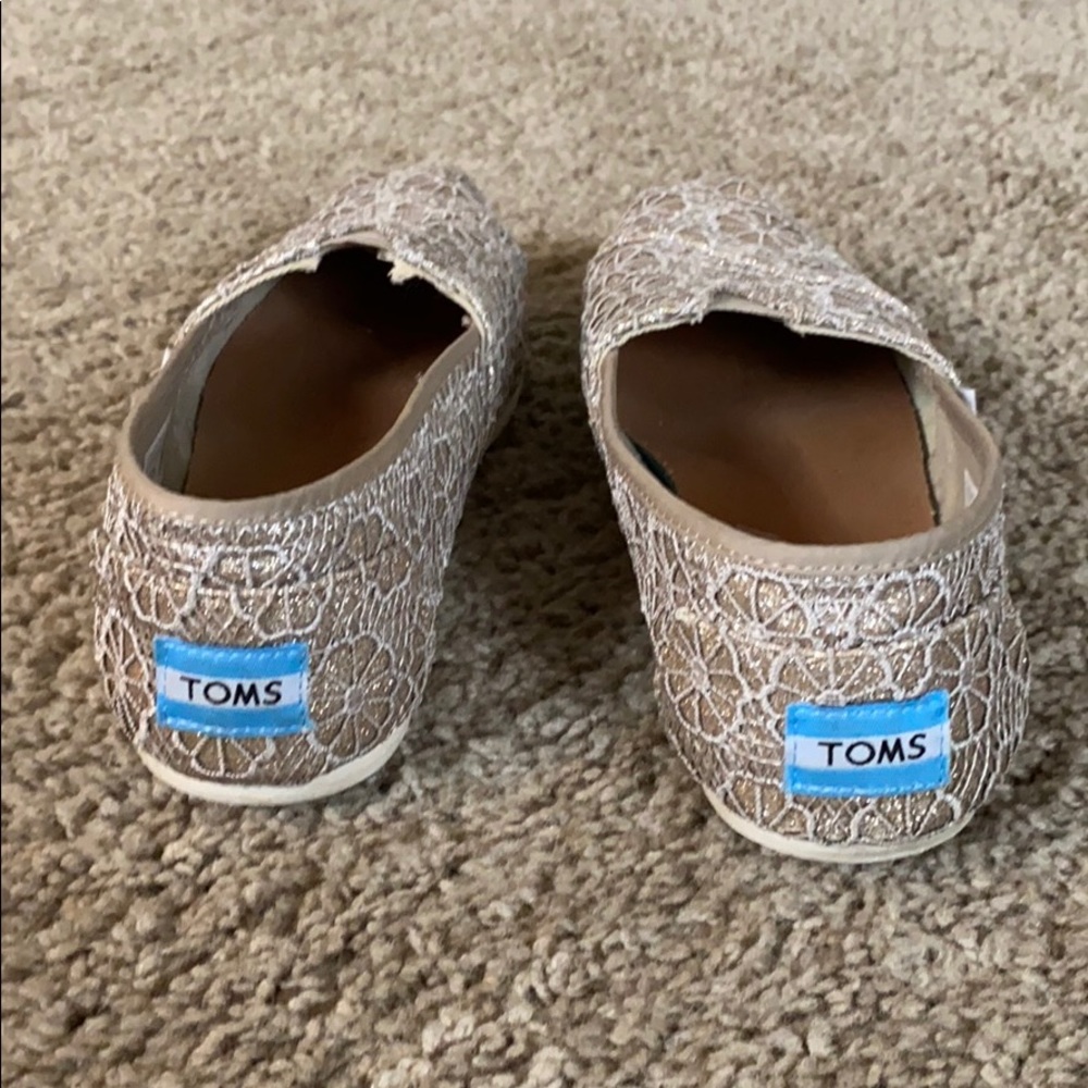 Toms